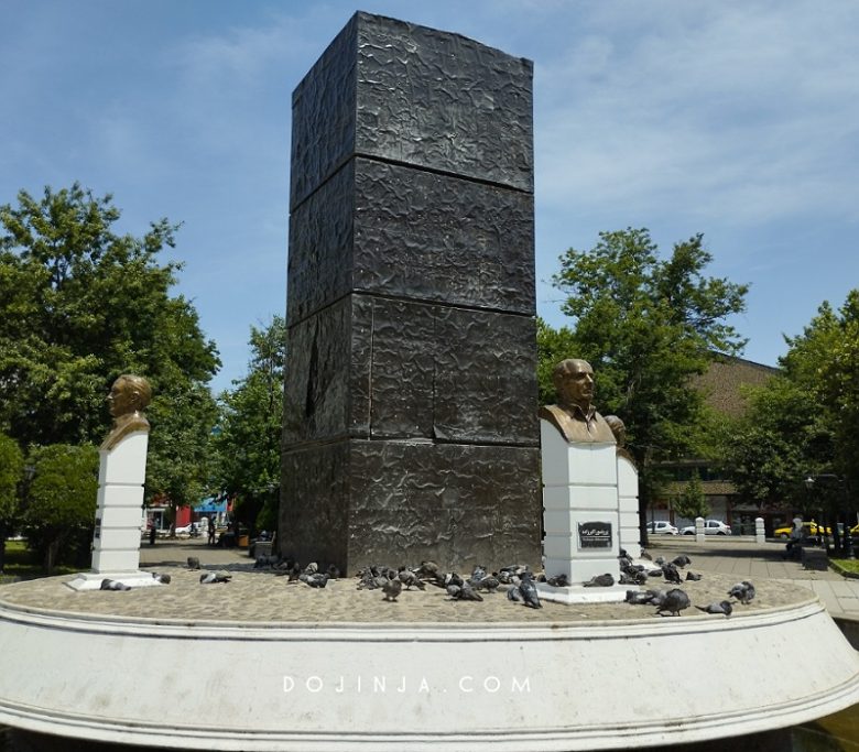 مجسمه مشاهیر گیلانی در سبزه میدان رشت