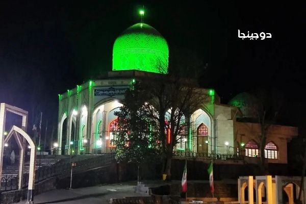 عکس از امامزاده هاشم رشت در کنار قبرستان امامزاده هاشم در شب