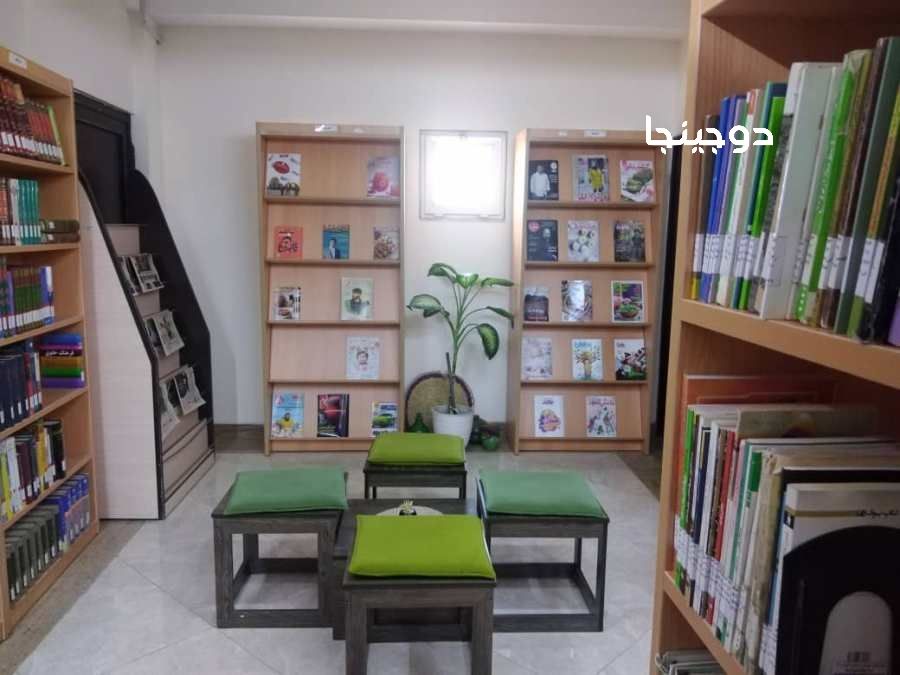 قفسه‌های کتابخانه‌ی میرزا کوچک