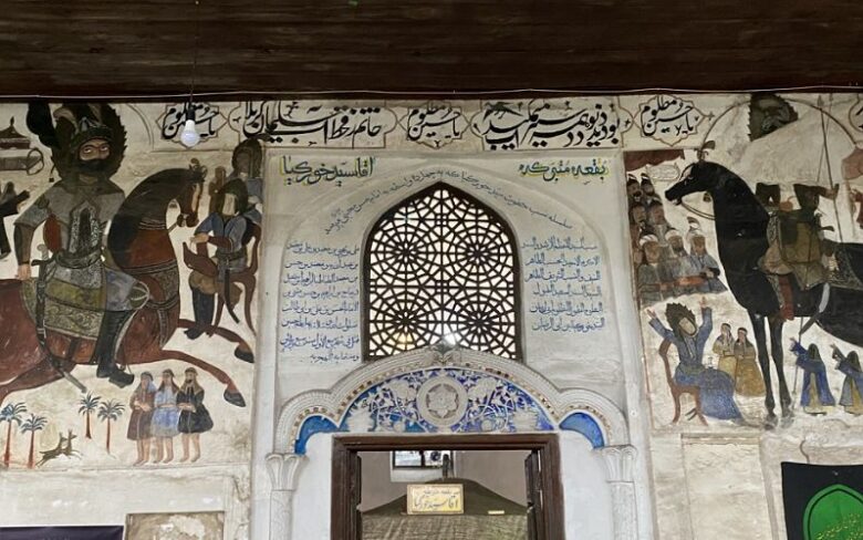 تصویری از نمای داخل مسجد چهار پادشاهان
