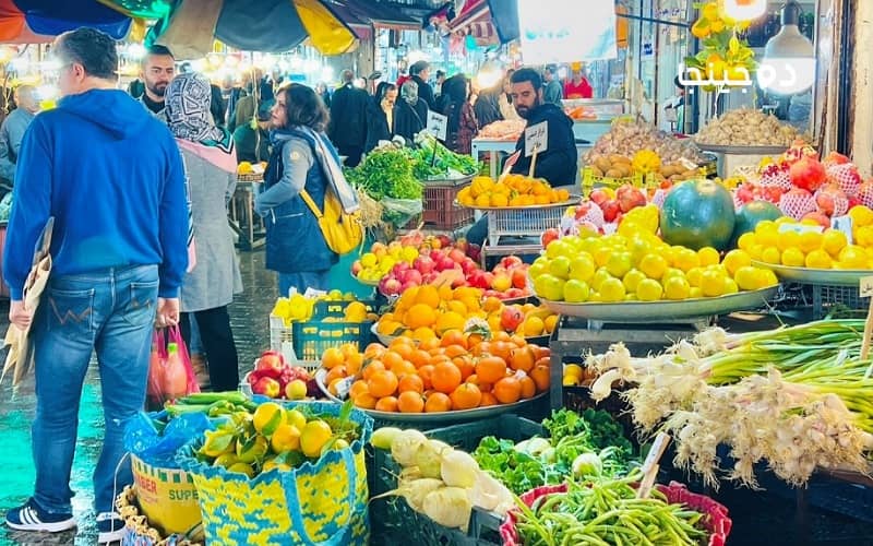 فروش میوه‌های تازه در بازار شهرداری رشت
