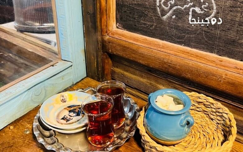 نوشیدن چایی در کافه شاباجی