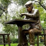 پیرمرد شطرنج باز در پارک توحید رشت