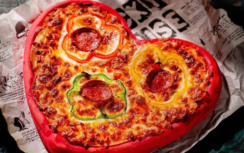 پیتزا با طرح قلب