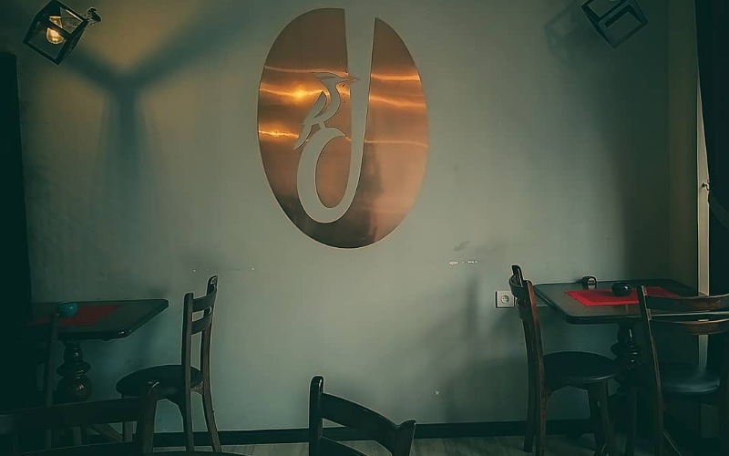 کافه دارکوب در لاهیجان
